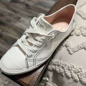 New Kate Spade New York sz 8M
Tennison Sneakers women shoes white
